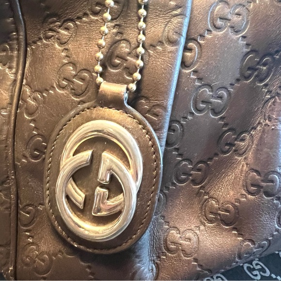 Authentic Gucci handbag - Picture 4 of 15